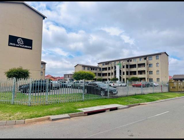 2 BEDROOM PROPERTY TO RENT IN FLEURHOF